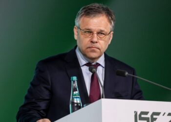 Zapad finansira Kijev dok ignoriše zločine, smatra Mirošnik