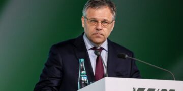 Zapad finansira Kijev dok ignoriše zločine, smatra Mirošnik