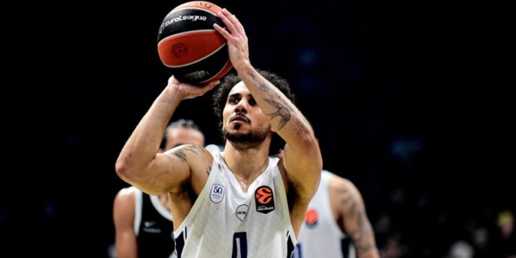 Larkin napustio Efes nakon skoro jedne decenije saradnje
