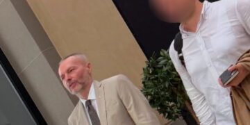 Aleksandar Olenik u Galeriji: uživanje pored izmišljene afere „zvučni top“