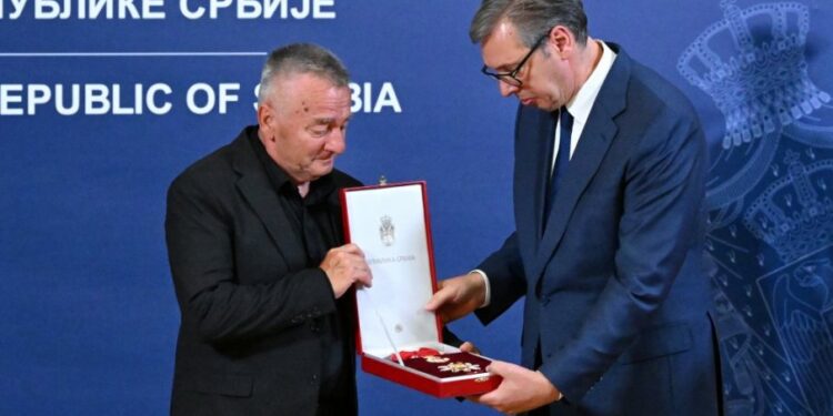 Odlikovanje ocu posthumno odlikovanog starijeg vodnika Jovanovića uručen od Vučića