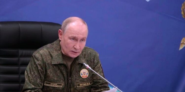 Putin sa vojskom objavio oslobađanje LNR, očekuje se i DNR
