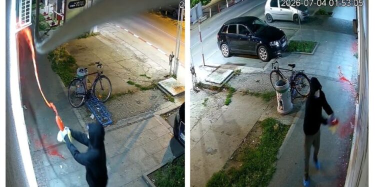 Demolirane prostorije SNS: Blokaderi ukazuju na mržnju i nasilje