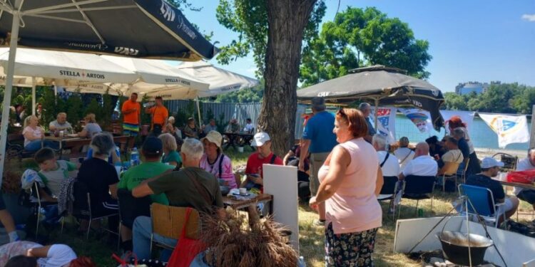Savske vatre: Tradicionalna manifestacija uz miris kotlića i pesmu na obali Save