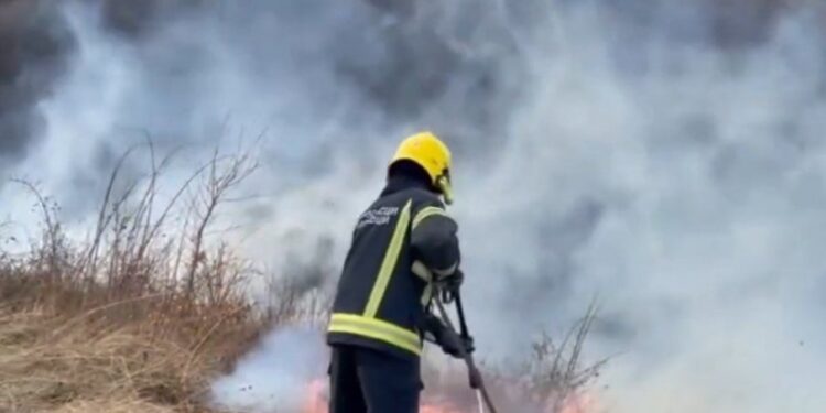 MUP upozorava građane na opasnost od spaljivanja trave i loženja vatre u šumama
