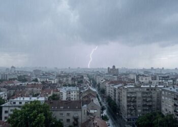 Temperatura u Beogradu naglo pala, nevreme izazvalo haos u saobraćaju