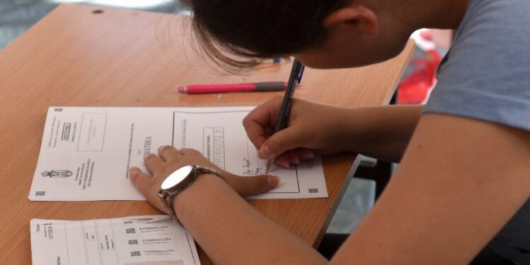U srednje škole upisano 57.580 đaka, ostalo 10.000 slobodnih mesta