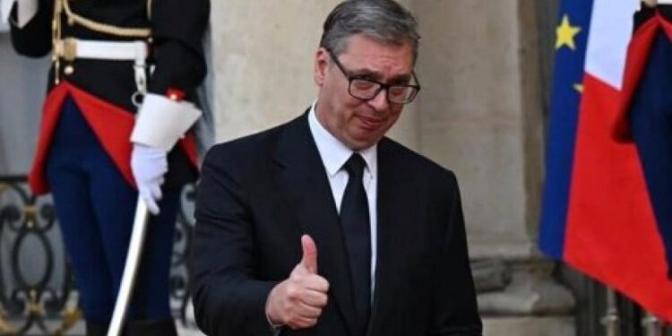 Vučić na večeri za svetske lidere u Jelisejskoj palati kod Makrona