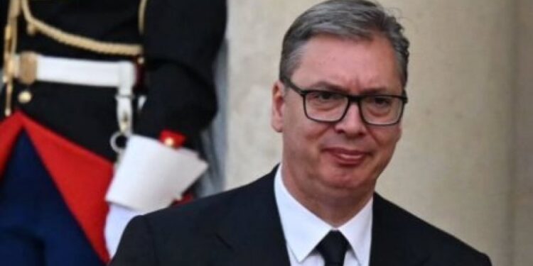 Vučić u Parizu: Oštar odgovor na blokade i situaciju s Hrvatskom