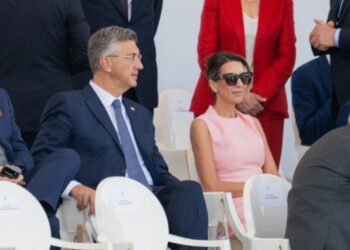 Plenković objašnjava razloge za sedenje u drugom redu, dok je Vučić u prvom