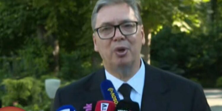 Studenti moraju objasniti gubitak podrške, smatra Vučić o istraživanju CRTE