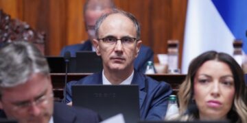 Vlada ima podršku, ističe Macut nakon sednice o daljem radu