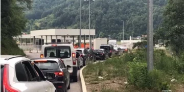 Mladić pokušao da uđe u Crnu Goru u luksuznom vozilu, policija ga zaustavila