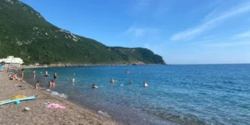 Mladić pronađen mrtav na plaži Pecka kod Tivta na crnogorskom primorju