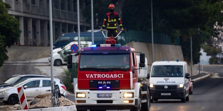 Požar u Karlovcu, Hrvatska izazvao veliku uzbunu