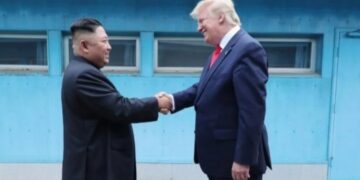 Tramp podelio fotografiju sa Kim Džong Unom o odličnim odnosima