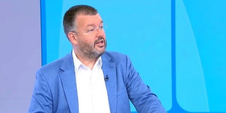 Profesori blokaderi smatraju da im pripada vlast, kaže Čedomir Antić