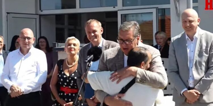 Vučić obećao pomoć legendarnom bokseru Draganu Asanoviću