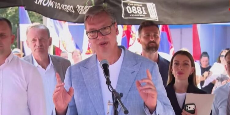 Besplatni udžbenici za porodice sa više od četvoro dece, najavio Vučić u Bujanovcu