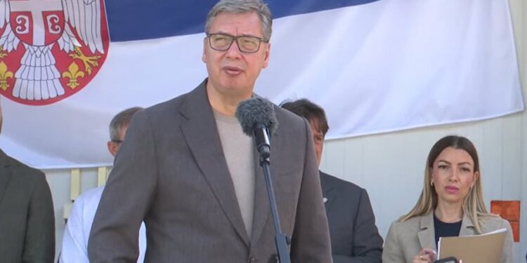 Vučić obilazi preduzeće za organsku proizvodnju voća u Rasinskom okrugu