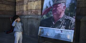 General Mladić biće sahranjen uz državne i vojne počasti nakon smrti u Hagu