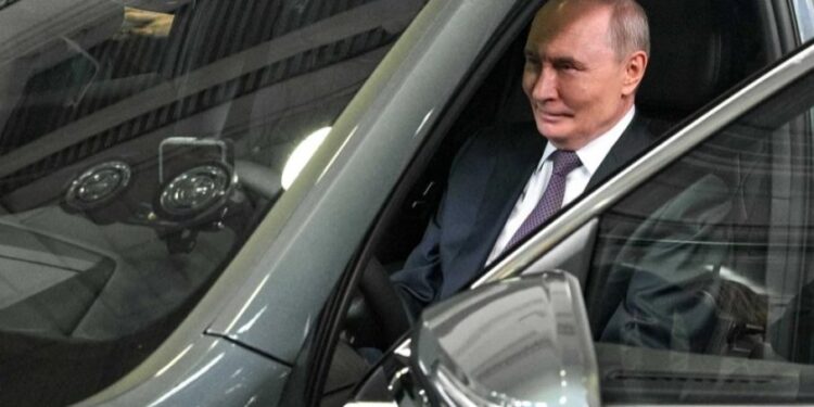 Putin nakon probne vožnje nove „Volge” izneo svoja zapažanja