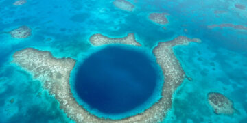 Plava rupa u Belizeu: Ronilac zaronio 120 metara i snimio impresivne prizore