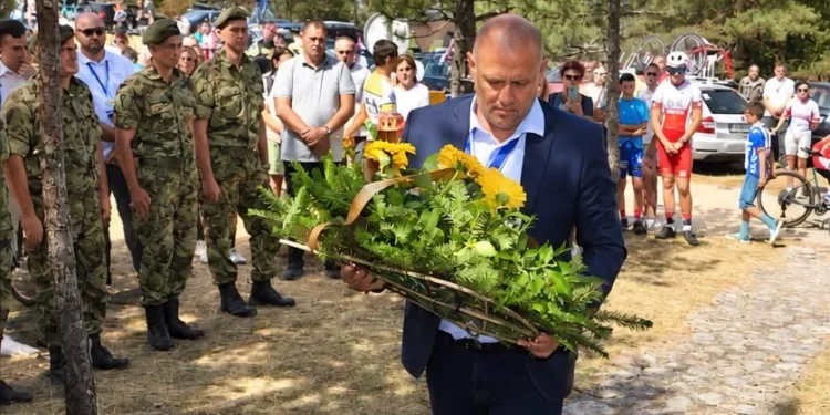 Počast srpskim vojnicima stradalim u NATO bombardovanju od prvog čoveka biciklizma Republike Srpske