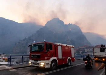 Žena (76) teško povređena prilikom pada sa broda na Braču tokom požara