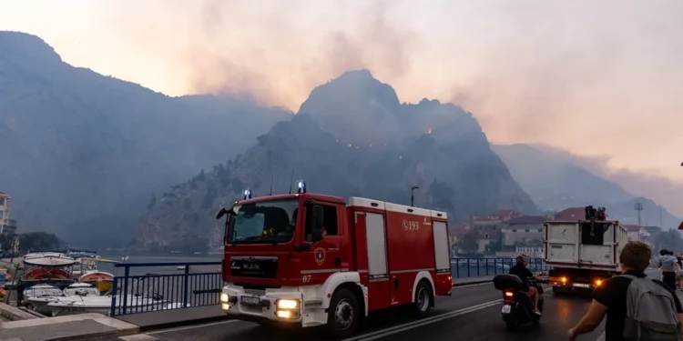 Žena (76) teško povređena prilikom pada sa broda na Braču tokom požara
