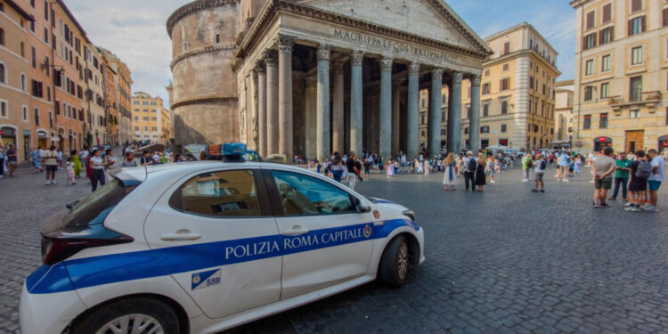 Turista iz BiH priveden zbog pretnje prolaznicima pištoljem u Rimu