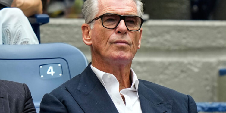 Pirs Brosnan privukao pažnju tokom finala US Opena uživo