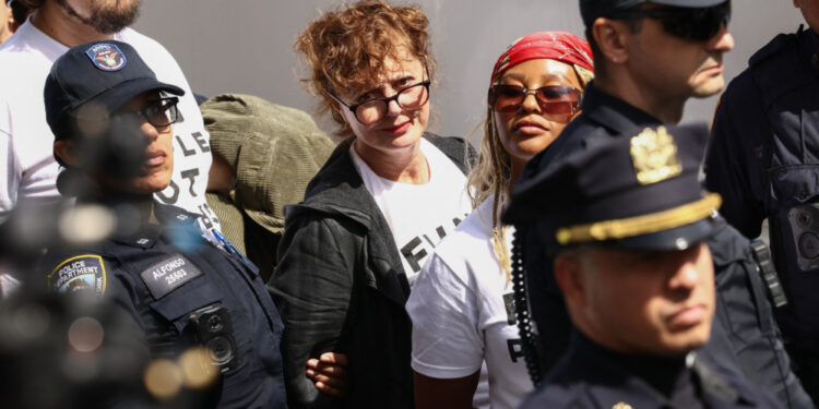 Uhapšene glumice Suzan Sarandon i Hana Ajnbinder zbog sumnjivih aktivnosti