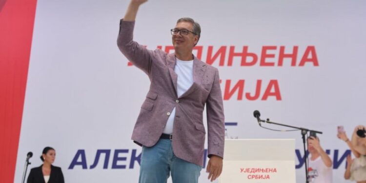 Nasilje blokadera u Novom Sadu: Vlast poručuje da neće dozvoliti ometanje skupa SNS