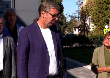Vučić obilazi kompaniju „Phi Academy” u Zapadnobačkom okrugu
