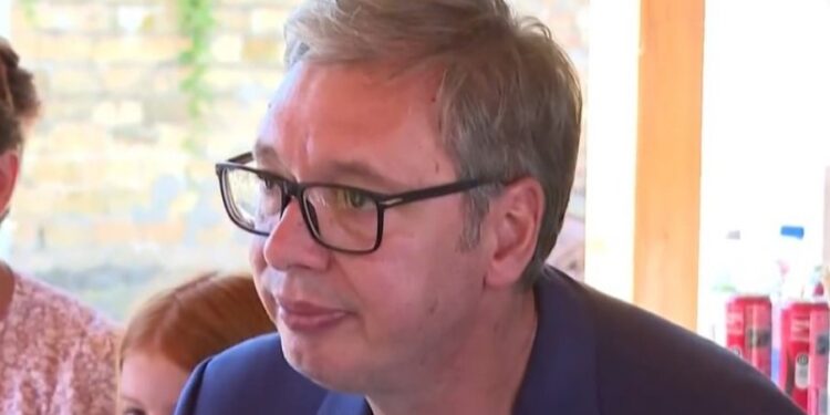 Vučić ogorčen zbog uništenih Ekspo svesaka i olovaka od strane dece