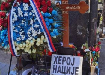 Prizori sa groba generala Mladića na Topčideru dan nakon sahrane
