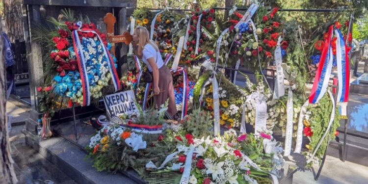 Grob generala Ratka Mladića obišle „Večernje novosti“ dan nakon sahrane