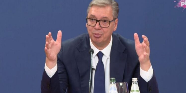 Povećanje plata od 1. decembra: Vučić najavio rast od 8 i 12 posto za zaposlene u socijalnoj zaštiti
