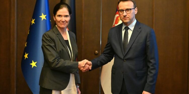 Dokazi o protivpravnim hapšenjima Srba predstavljeni nemačkoj ambasadorki