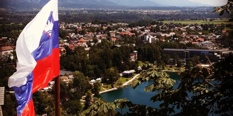 Četiri referenduma u Sloveniji: Građani biraju na više od 3.000 mesta