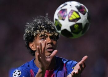 Lamin Jamal impresionirao potezom koji je oborio rivala na pod