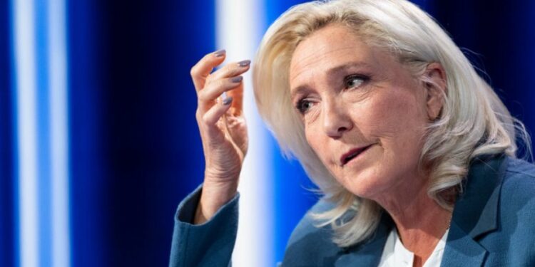 Le Pen zadržava značajnu prednost u prvom krugu predsedničkih izbora