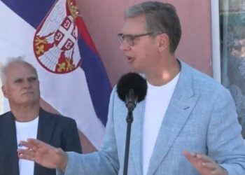 Vučić iz Šimanovaca poziva na mir i fokus na program pred izbore