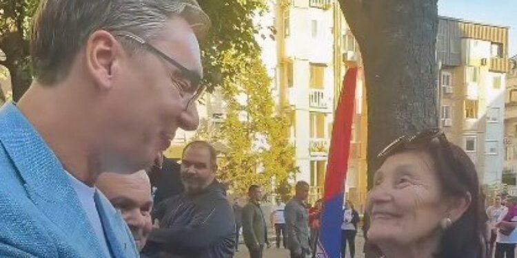 Vučić objavio snimak emotivnog susreta sa nastavnicom Nadom