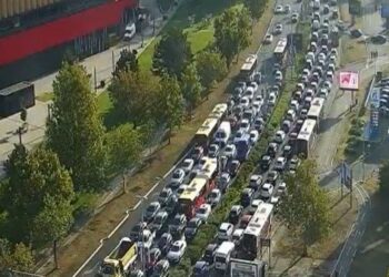 Saobraćaj u Beogradu paralizovan, kolone na tri mosta