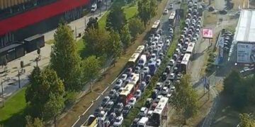 Saobraćaj u Beogradu paralizovan, kolone na tri mosta