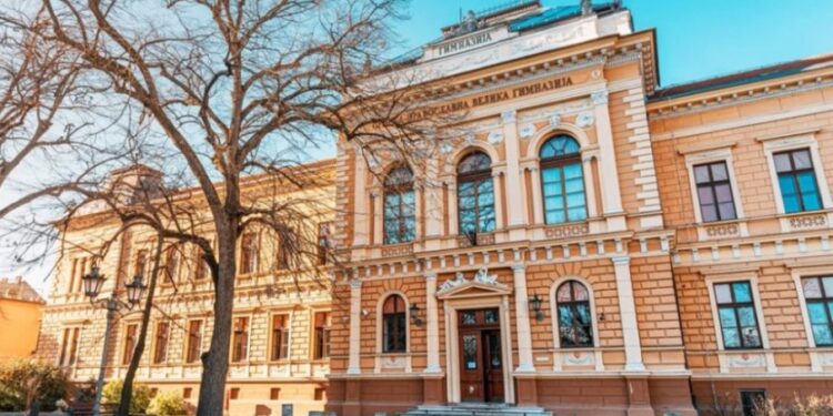 Učenici Jovine gimnazije u Novom Sadu od danas se vraćaju na nastavu u školu