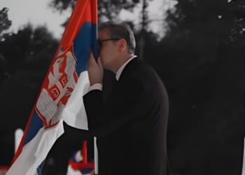 Generacija Z u Srbiji napreduje dok mladi u Francuskoj protestuju