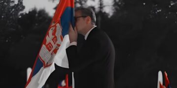 Generacija Z u Srbiji napreduje dok mladi u Francuskoj protestuju